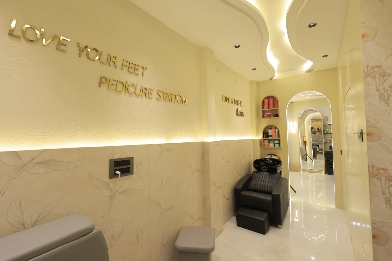 Beauty Atelier interior with curved illuminated ceiling in Khargone